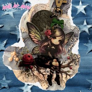 102《最終価格》★ オシャレな夜のプリンセスバタフライのアクリルプレート本革キーホルダー ★ 【おまとめ¥600】お試し価格