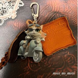 118《最終価格》★ 端切れタグにDENIMlのかっこい刻印 & スクーターにゃんこアクリルプレート★【おまとめ¥680】