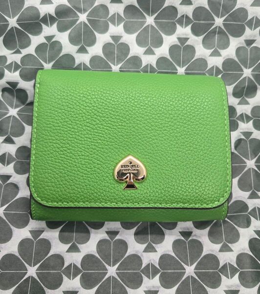 【新品】kate spadeケイトスペードペブルレザー 二つ折り財布/グリーン 金運 緑