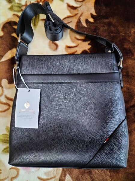 新品 定価11万 ブラックレザー ショルダーバッグ 牛革 メンズ レディース