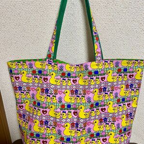 たっぷり入るトートバック レトロポップなアヒルの親子