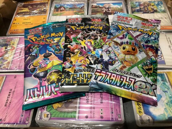 ポケモンカード約2,000枚、楽園ドラゴーナ、バイオレットEX、変幻の仮面、シャイニートレジャー(プレイ、デッキ構築用)+おまけ付