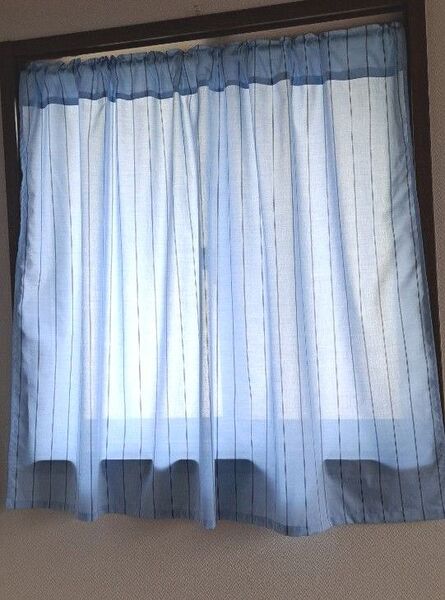《 送料込み 》カフェカーテン*ハンドメイド*綿ローン*ライトブルー*ストライプ*夏仕様*模様がえ