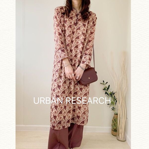 美品 ITEMS URBANRESEARCHパイピングプリントワンピース