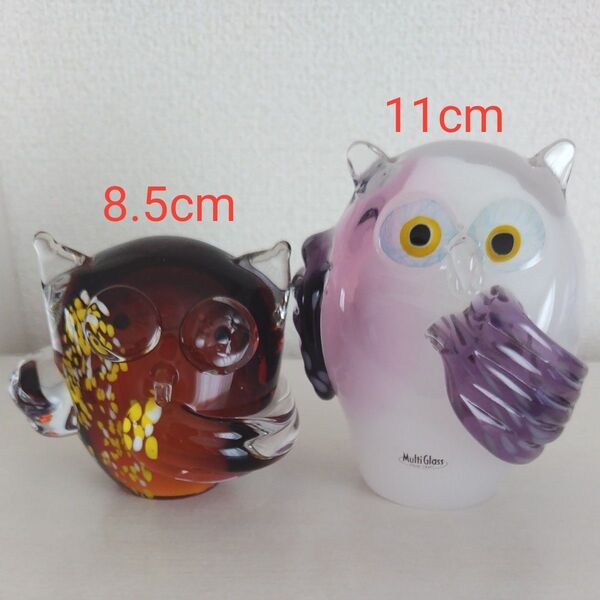 フクロウ ガラス置物 2点 高さ11cmと8.5cm / マルチグラス 梟 ミミズク 硝子細工 ペーパーウェイト