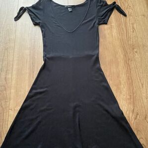 FOREVER 21 Vネック フレア ワンピース ブラック Sサイズ