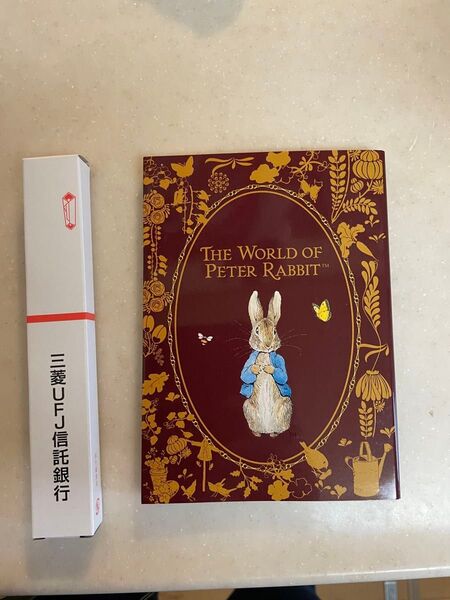 THE WORLD OF PETER RABBIT 書籍とボールペン 2個セット三菱UFJ