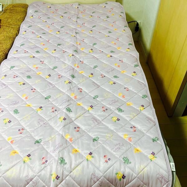 未使用新品 塔の上のラプンツェル 冷感接触パッドサイズ 100×205cm ディズニー タグなし パープル