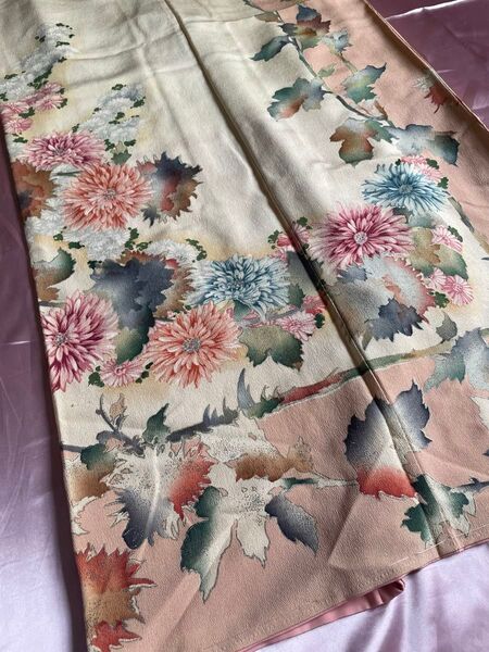 アンティーク訪問着 花柄 一部刺繍 ダリア 正絹 刺繍 和装 着物 草花文 華やか 豪華 リメイク素材