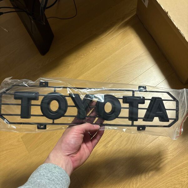 rav4 50系 タコマ風グリルのエンブレム