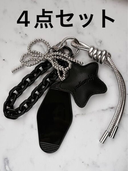モノトーンレザー調スター★じゃらじゃらキーホルダー4点セット
