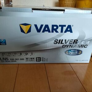 【新品未使用】ベンツVクラス VARTA SILVER AGM DYNAMIC LN5 850A 595 901 085