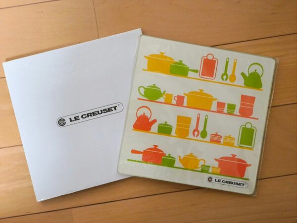 ☆LE CREUSET ガラスキッチンプレート☆カッティングボード☆ルクルーゼ お皿 鍋敷き☆ル・クルーゼ☆強化ガラス