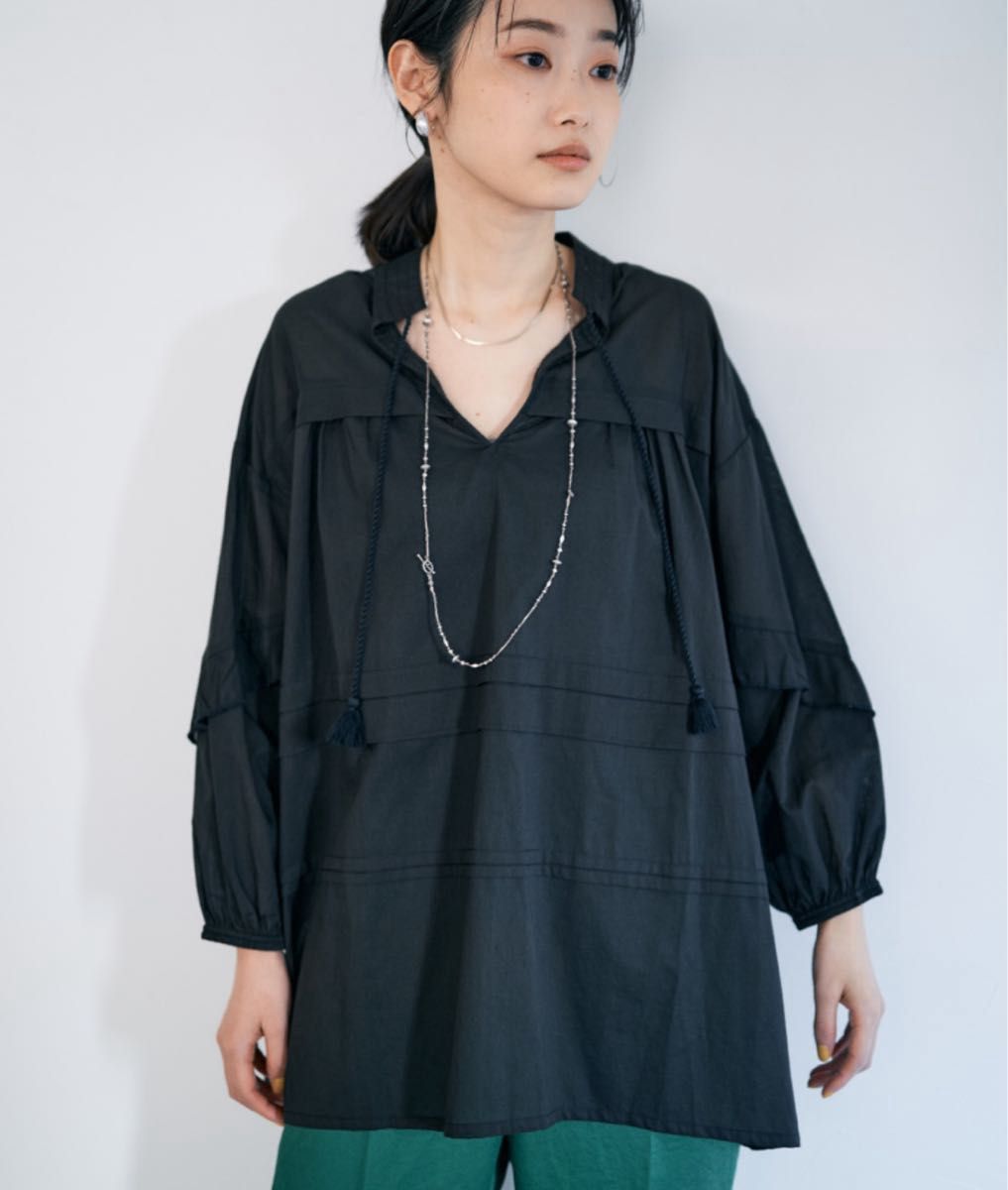 * 新品Audrey and John Wad スタンドカラータックブラウス