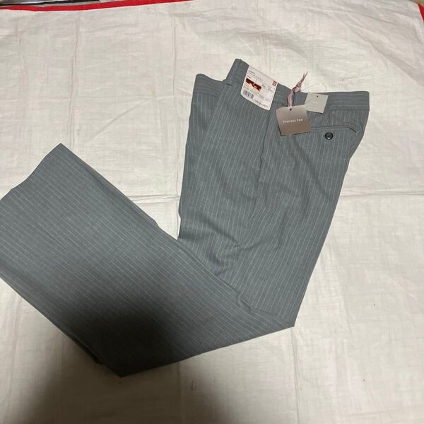 新品 ユニクロ womanストレッチフレアパンツ W67cm グレー