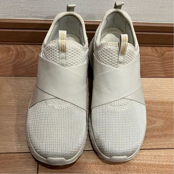 SKECHERS スケッチャーズ スニーカー スリッポン ボブス スクワッド
