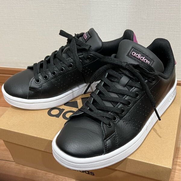 adidas ブラック/ピンク スニーカー