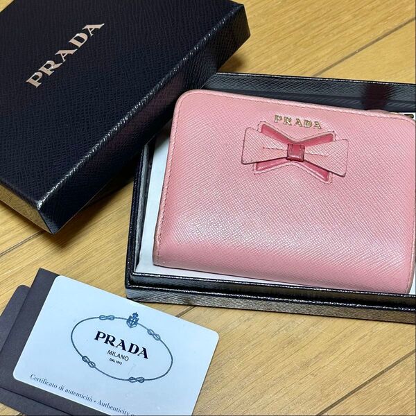 プラダ 財布 二つ折り財布 ピンク サフィアーノ リボン レディース PRADA