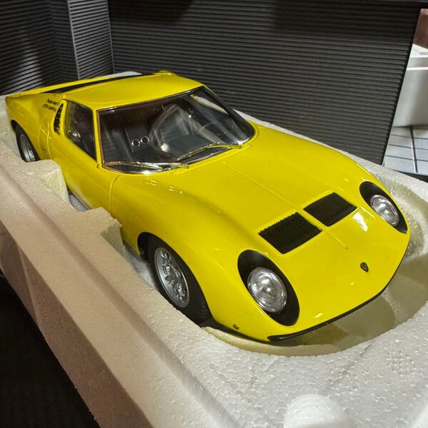 激レア!絶版未展示品 オートアート 1/18 ランボルギーニ ミウラ SV 黄色