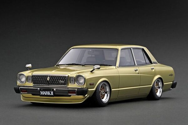 イグニッションモデル 1/18 IG34301/18 Toyota MarkII Sedan Grande (MX41) Gold