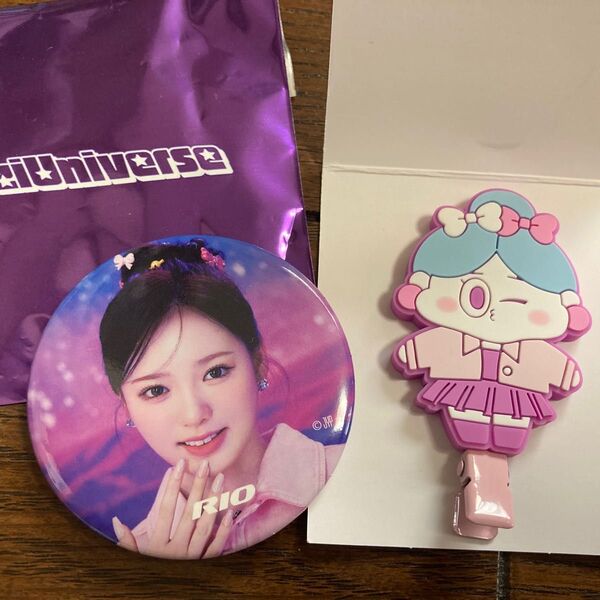 NiziU POPUP STORE NiziUniverseランダム ヘアクリップ 缶バッジ リオ