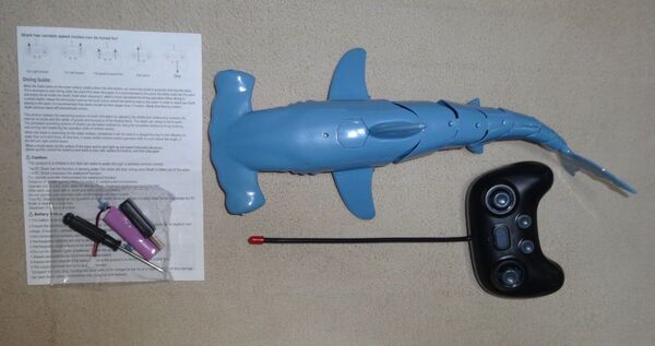 リモコン潜水サメ おもちゃ 潜水可能 サメラジコン玩具 潜水艦 リモコン ワンタッチ潜水 防水設計 長時間連続使用