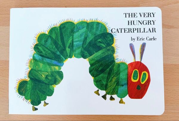 新品英語絵本 しかけ絵本 The very hungry caterpillar