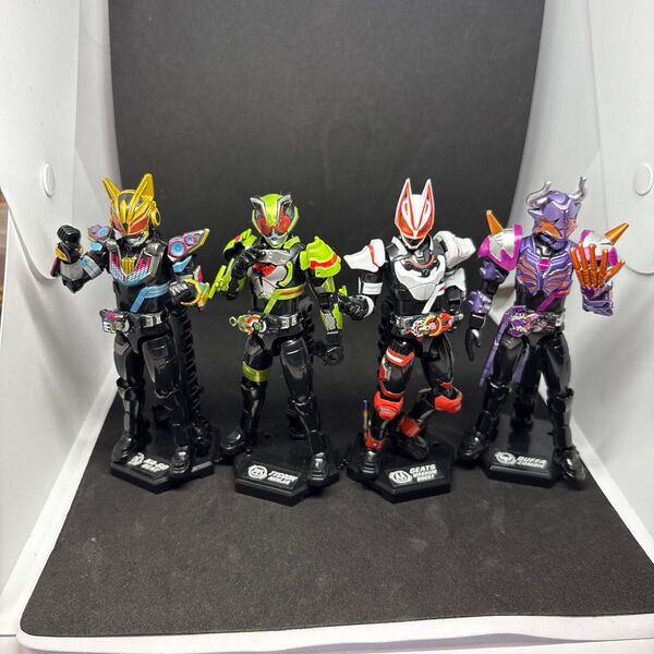 装動 仮面ライダーギーツ セット