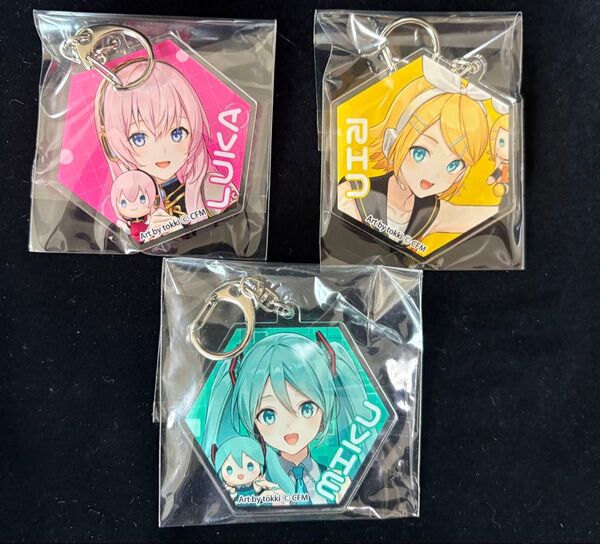 初音ミク 鏡音リン 巡音ルカ/ ヴィレッジヴァンガード ヴィレヴァン アクキー アクリルキーホルダー