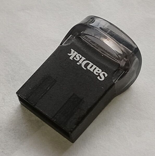 【中古】SanDisk USB メモリー 16GB 1個 軽量・小型【2】