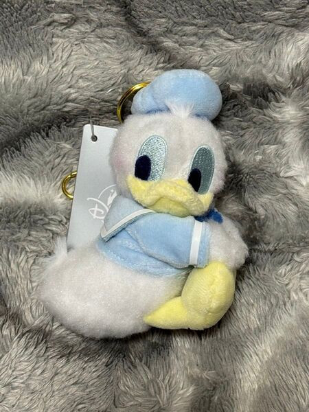 ディズニーストア ドナルド ぬいぐるみキーホルダー・キーチェーン DONALD MOKOMOKO BIRTHDAY①