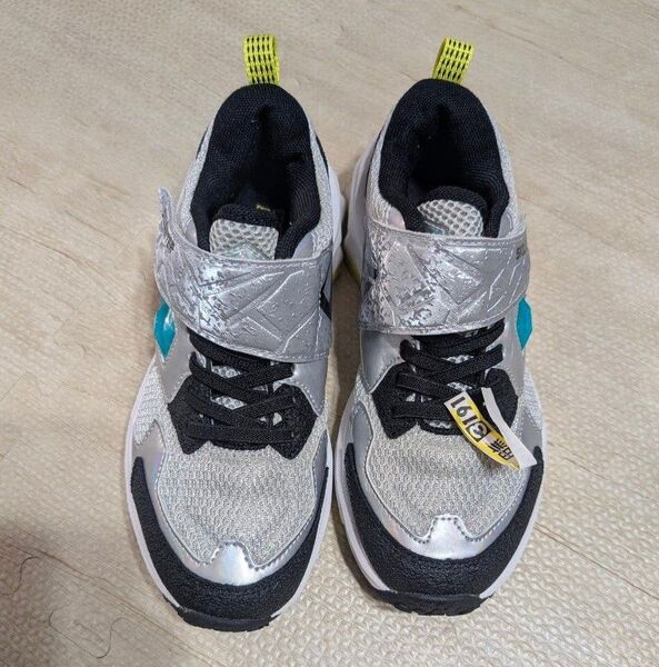 子どもスニーカー21.5美品