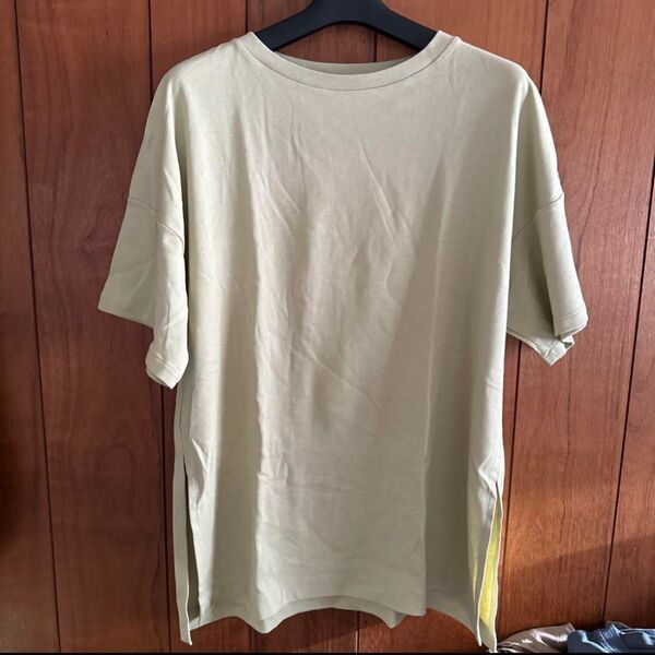 GU Tシャツ