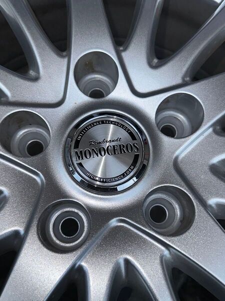購入後何回か走らせ直ぐ車庫保管です。スタッドレス/17インチ/タイヤ4本/ホイル4本/購入価格128000円早い者勝ち/綺麗です。