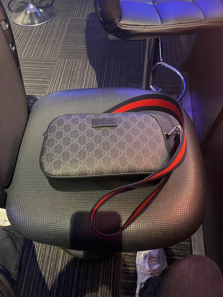 ショルダーバッグ レザー GUCCI 斜め掛け