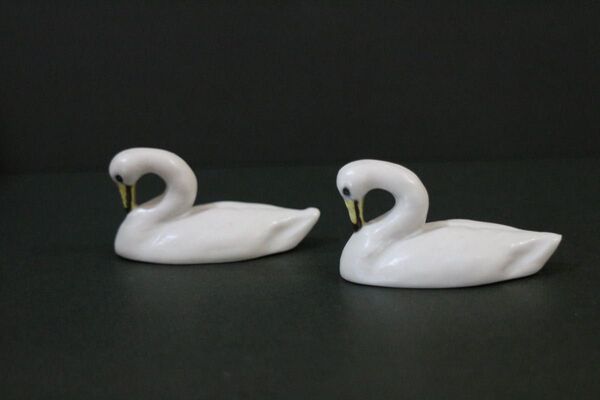 うつわやみたす 2個セット白鳥のカトラリーレスト箸置き オブジェ 陶器製スワン