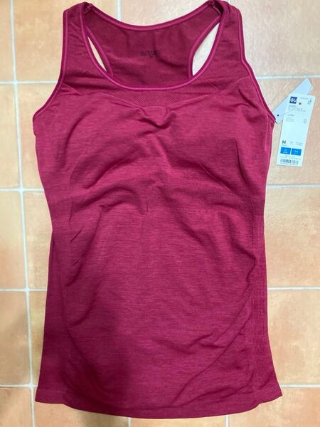 未使用☆GU SPORTS サイドシームレス タンクトップM ブラトップ スポーツブラ