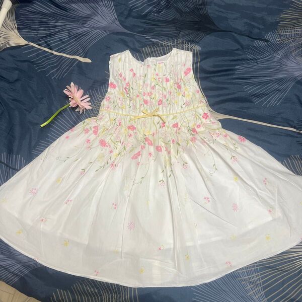 女の子 ノースリーブワンピース 花柄刺繍 白 95cm 2T