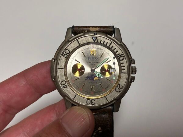 138. 早い物勝ち! GUESS ゲス アナログ時計 シルバー/ブラウン ジャンク 訳あり 複数購入対応 割引対応あり
