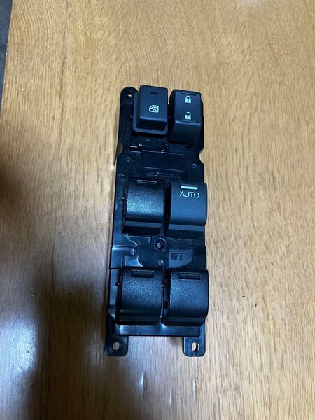 ホンダ N-BOX マスタースイッチ