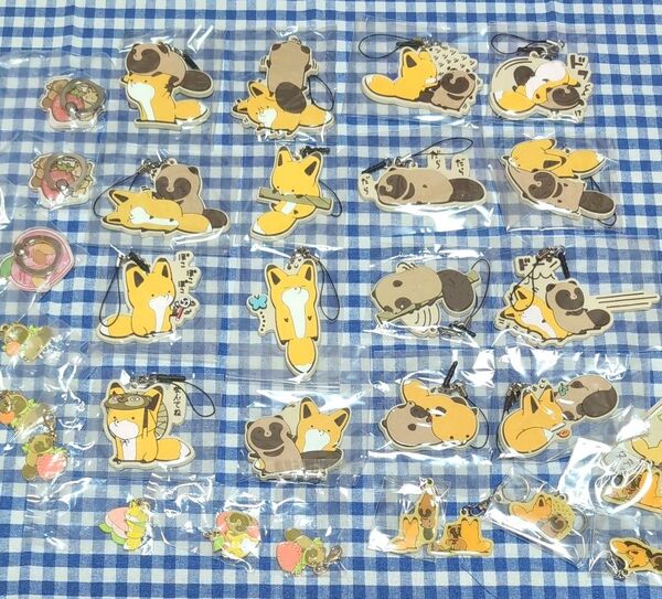 タヌキとキツネ ラバーストラップ チャーム メタルキーホルダー 未使用 まとめ売り