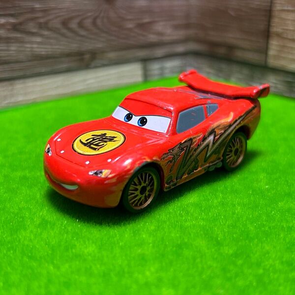トミカ カーズ マックィーン Tokyoカスタムタイプ