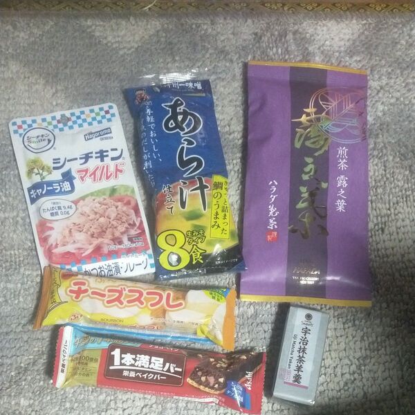 食品お菓子詰め合わせセット!ハラダ製茶煎茶100g インスタントみそ汁 シーチキン チーズスフレ 1本満足バー 宇治抹茶羊羹