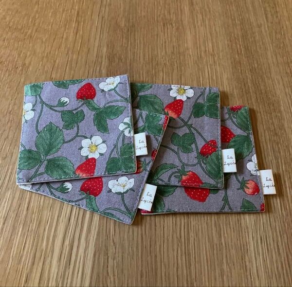 ハンドメイド コースター 4枚 北欧 いちご柄