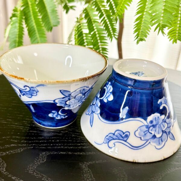 568茶碗 2個セット ボタン唐草 青 白 飯碗 夫婦茶碗 ペア 日本製 富士山 くらわんか茶碗 ブルー 花柄 和食器 波佐見焼