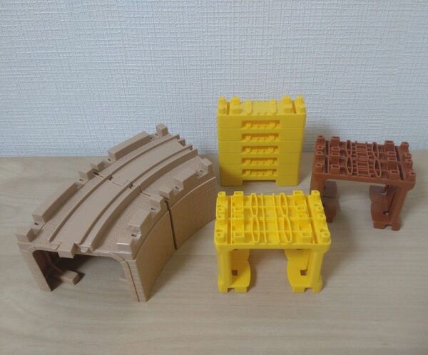 プラレール レール 情景 橋桁 レンガトンネル ブロック橋脚 トーマス