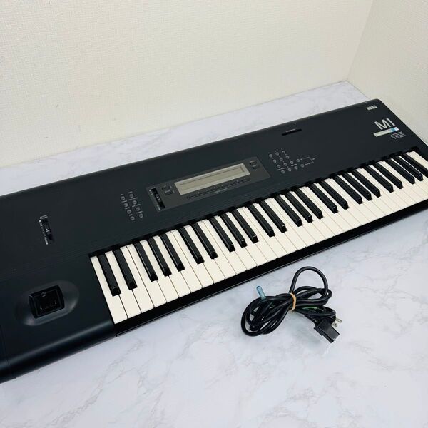 KORG コルグ M1 MUSIC WORKSTATION シンセサイザー
