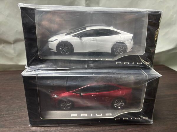 新型プリウス カラーサンプル ミニカー スーパーホワイトⅡ & エモーショナルレッドⅡ シュリンク未開封