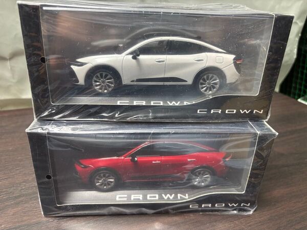 クラウンクロスオーバー カラーサンプル ミニカー ブラック×プレシャスホワイトパール ブラック×エモーショナルレッドⅡ