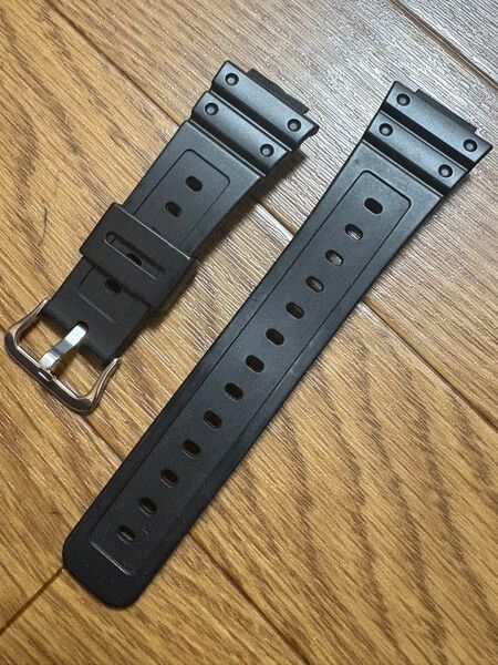 16、CASIO G-SHOCK DW-5600 ラバーバンド